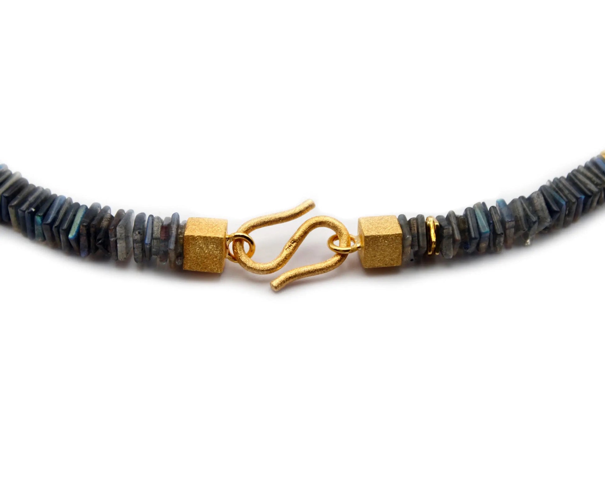 Handgefertigte Edelsteinkette 45 cm mit Labradorit und Aquamarin Carre Steine vergoldeter S-Hakenverschluss aus 925 Silber