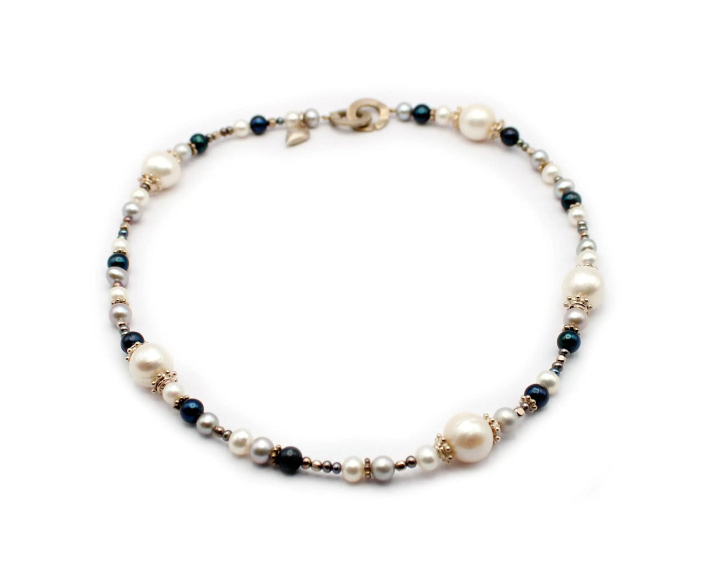 Handgefertigte Kette mit Süßwasserperlen in 3–12 mm 45 cm rund gefärbt & natürlich mit Silberverschluss und kleinem Herzanhänger