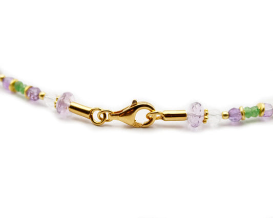 Handgefertigte Edelsteinkette mit Amethyst Quarz und Tsavorit 45 cm runde Steine 5–8 mm vergoldeter Karabiner