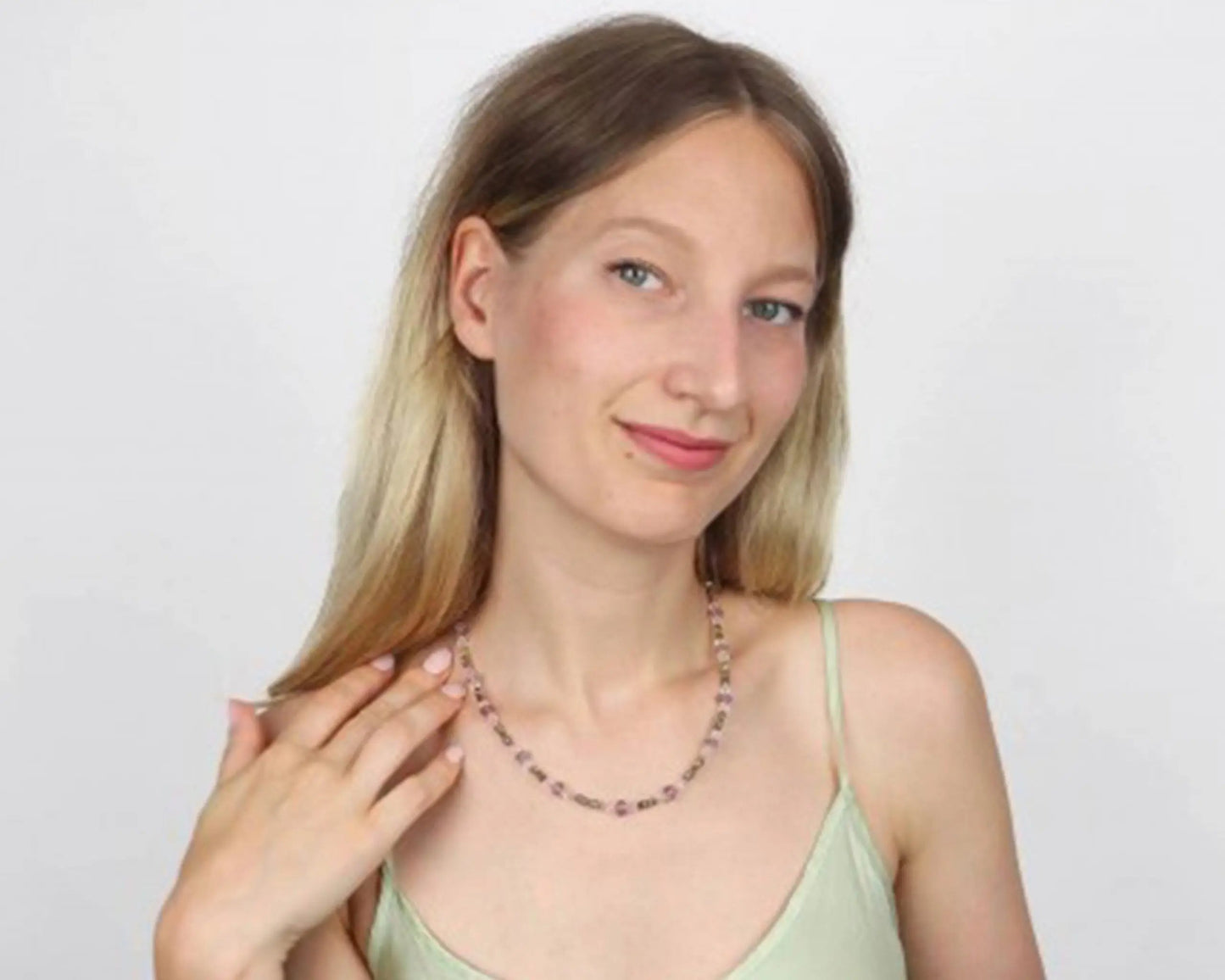 Handgefertigte Edelsteinkette mit Amethyst Quarz und Tsavorit 45 cm runde Steine 5–8 mm vergoldeter Karabiner