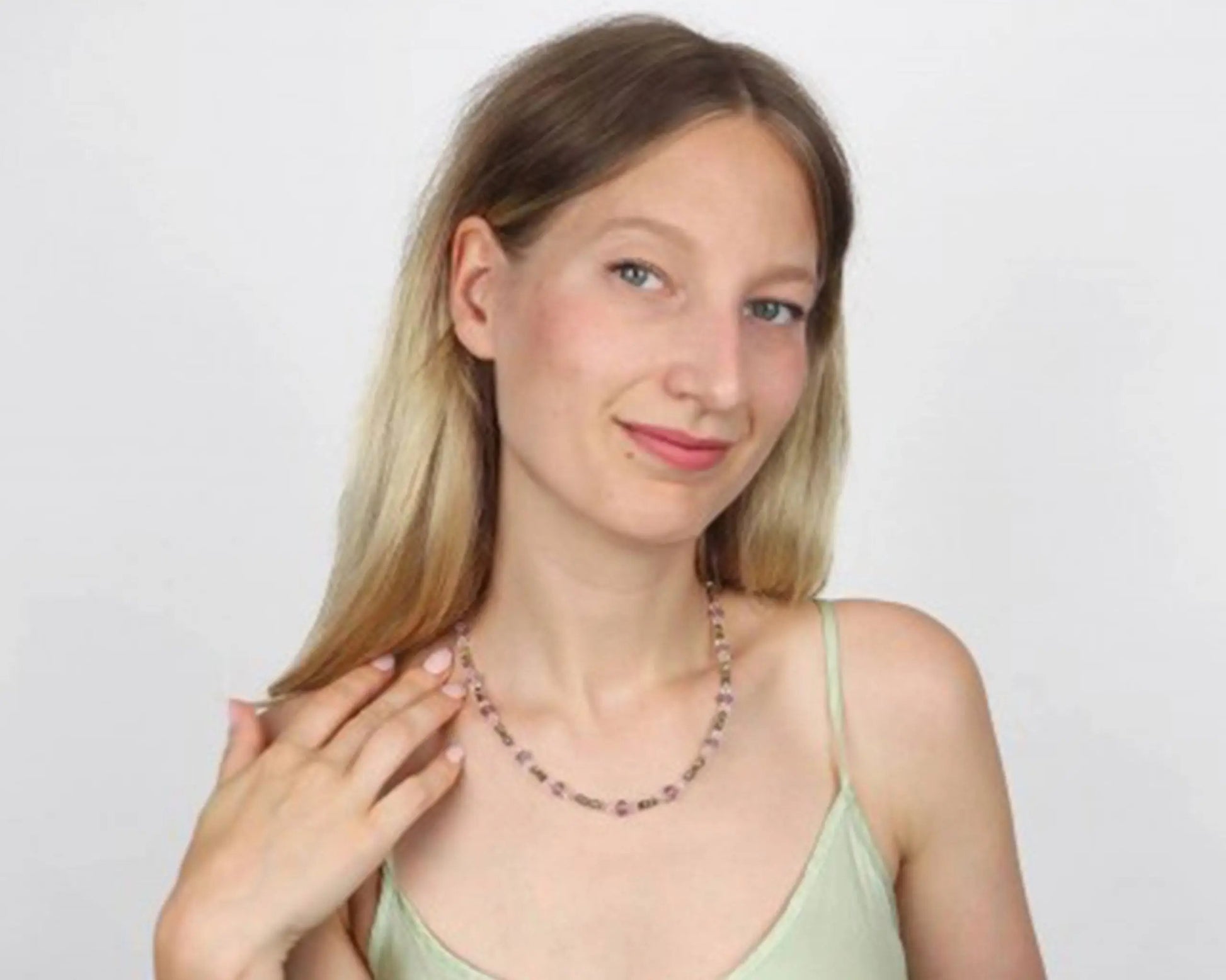 Handgefertigte Edelsteinkette mit Amethyst Quarz und Tsavorit 45 cm runde Steine 5–8 mm vergoldeter Karabiner