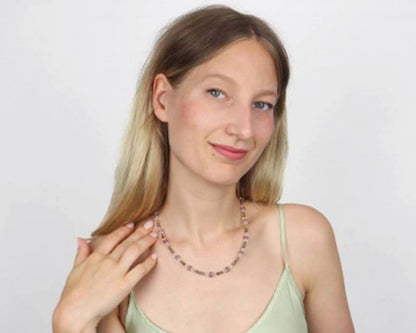 Handgefertigte Edelsteinkette mit Amethyst Quarz und Tsavorit 45 cm runde Steine 5–8 mm vergoldeter Karabiner