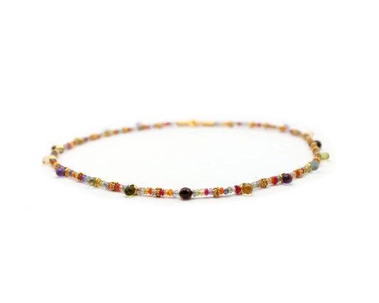 Zarte Edelsteinkette 45 cm mit bunt gemischten ovalen & runden Edelsteinen und vergoldetem Einhängeverschluss aus 925 Silber