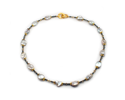 Edelsteinkette 45 cm mit Hämatin Labradorit und flachen runden Süßwasserzuchtperlen vergoldeter 925 Silber Einhängeverschluss