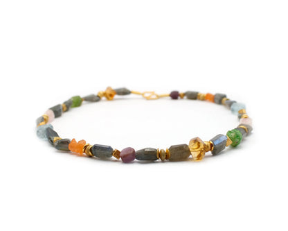 Handgefertigte Edelsteinkette 45 cm mit Labradorit Rubin Mandarin-Granat Tsavorit Morganit Aquamarin und Citrin vergoldeter S-Hakenverschluss