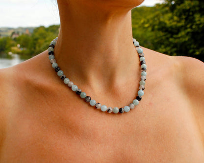 Kette aus Aquamarin Bergkristall und Turmalin handgefertigtes Schmuckstück aus Brasilien mit 925 Silberkarabiner für Klarheit Balance und innere Harmonie Tiger Treasure - Qualität, inspiriert seit 1890