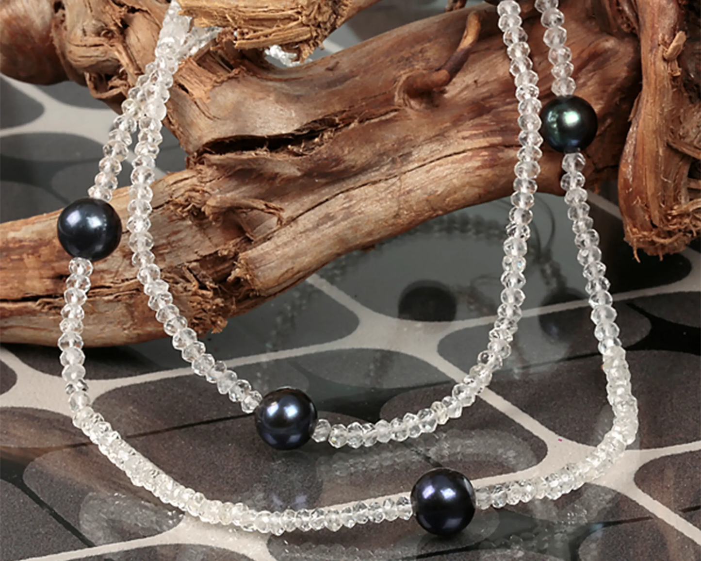 Lange Kette mit Bergkristall und Süßwasserzuchtperlen, 80 cm