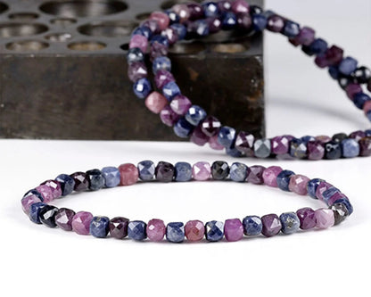 Handgefertigtes Korund Armband – 4 mm facettierte Edelstein-Perlen mit Diamond Polish