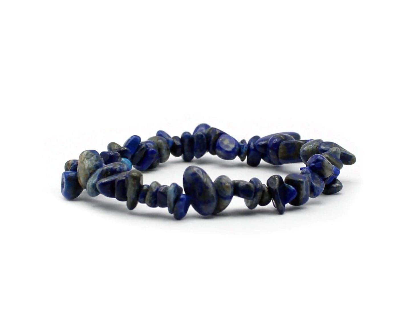 Elastisches Lapislazuli Armband mit 6–8 mm Splittersteinen, handgefertigt und tiefblau mit goldfarbenen Pyrit-Einschlüssen