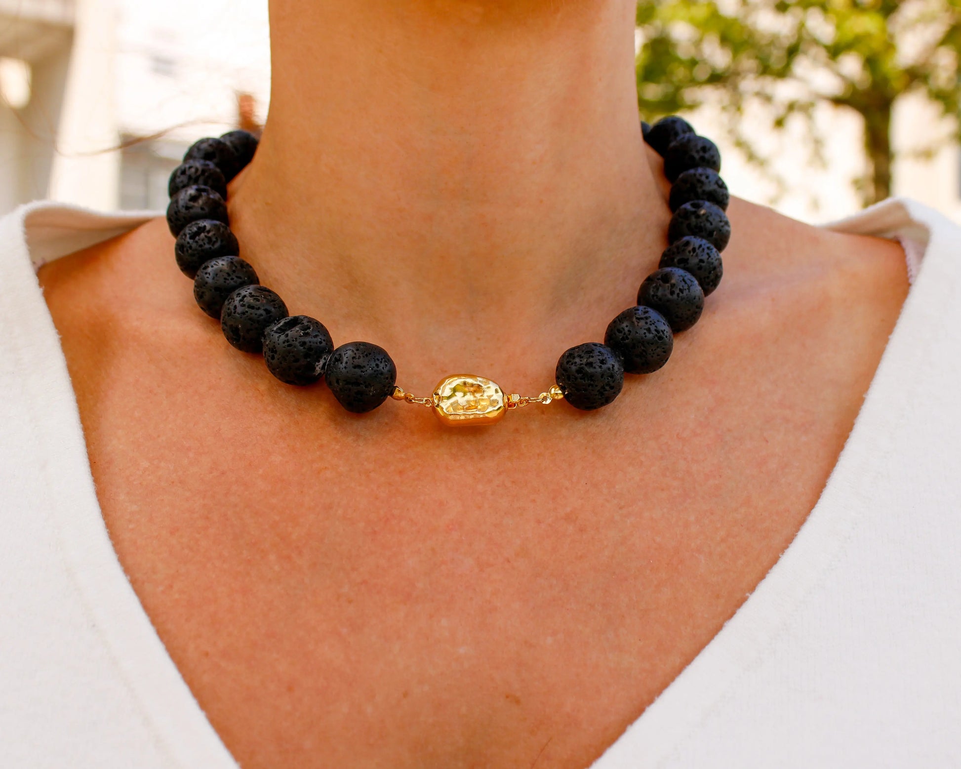 Lavastein Kette 18 mm handgefertigtes Schmuckstück aus Vulkangestein mit 925 Silberverschluss für Stärke Ausdruck und Ursprünglichkeit Tiger Treasure - Qualität, inspiriert seit 1890