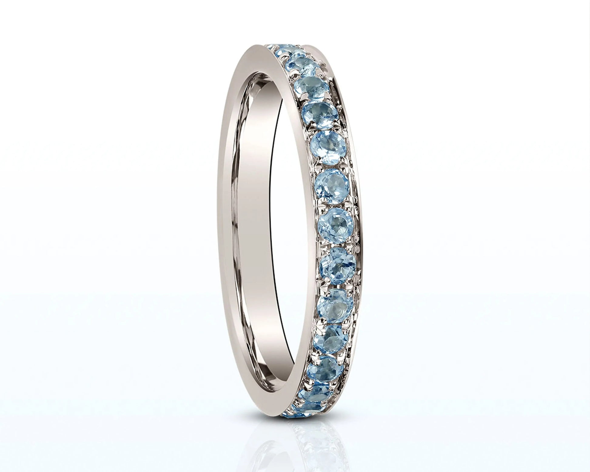 Memory-Ring „Blue Moments“ – 18K Weißgold mit blauem Topas Tiger Treasure - Qualität, inspiriert seit 1890