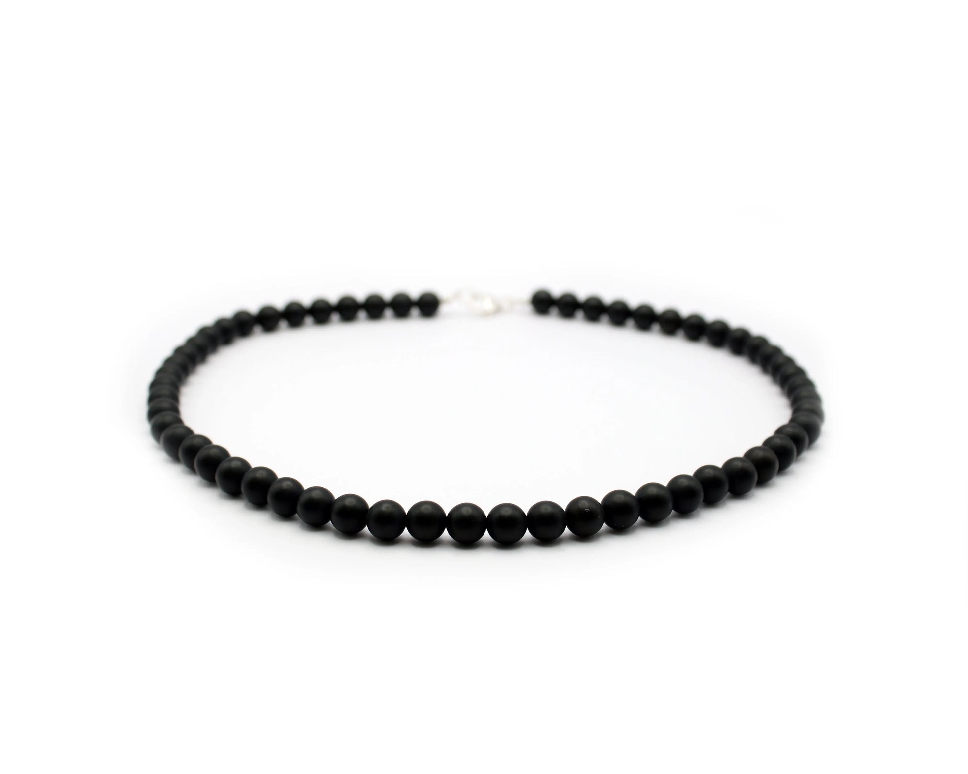 Onyx Kette matt 8 mm handgefertigtes Schmuckstück aus Brasilien mit 925 Silberkarabiner für Stärke Schutz und zeitlose Eleganz Tiger Treasure - Qualität, inspiriert seit 1890