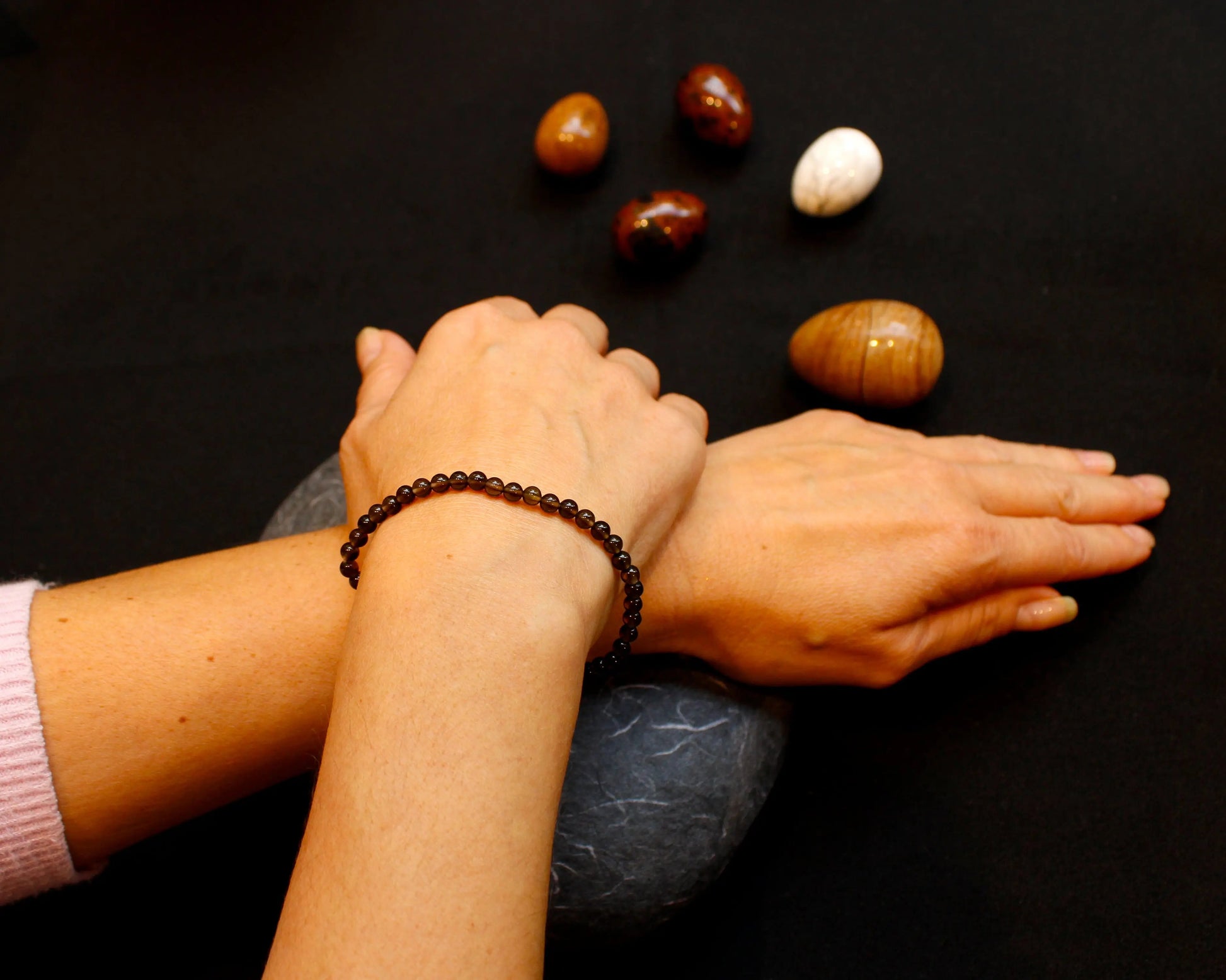 Rauchquarz Armband 4mm handgefertigt mit Edelsteinen aus den Alpen Schmuckstück für Erdung und zeitlose Eleganz Tiger Treasure- Qualität, inspiriert seit 1890