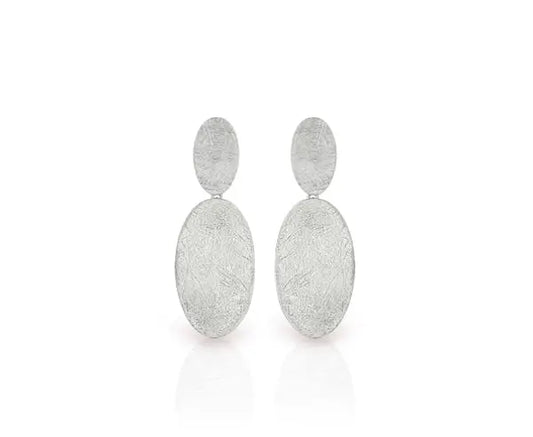 Rhodinierte Silber-Ohrstecker mit mattierter Kratzstruktur – Ovale Elemente Tiger Treasure - Qualität, inspiriert seit 1890