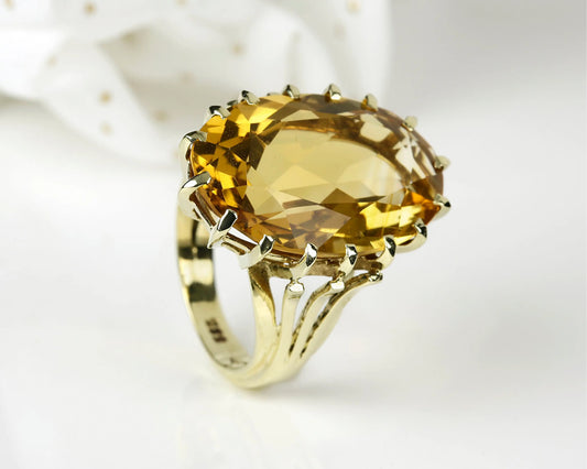 Ring “Golden Sunlight” – 14K Gelbgold mit ovalem Citrin Tiger Treasure - Qualität, inspiriert seit 1890