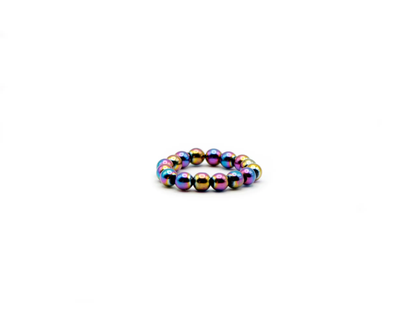 Elastischer Hämatin-Ring in Regenbogenfarben mit 4 mm Perlen – bunter Edelsteinschmuck mit Strahlkraft