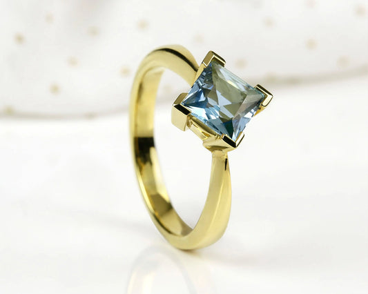Ring „Ocean Light“ – 14K Gelbgold mit Aquamarin Tiger Treasure - Qualität, inspiriert seit 1890
