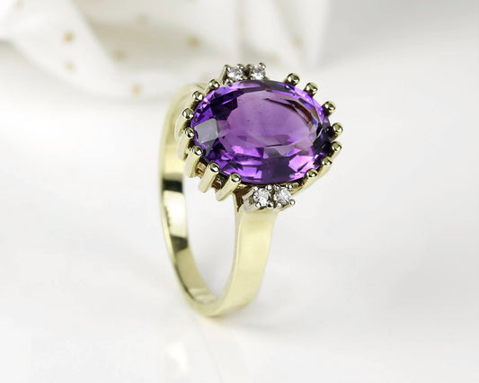 Ring „Purple Elegance“ – 14K Gelbgold mit Amethyst & Brillanten Tiger Treasure - Qualität, inspiriert seit 1890