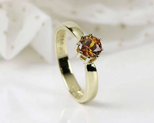 Ring „Spark of Elegance“ – 14K Gelbgold mit Zirkon Tiger Treasure - Qualität, inspiriert seit 1890