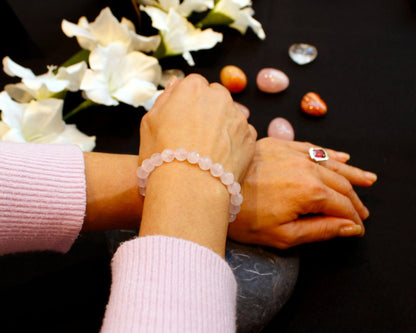 Rosenquarz Armband 8mm facettiert handgefertigt mit Edelsteinen aus Madagaskar Schmuckstück für Liebe und Harmonie Tiger Treasure - Qualität, inspiriert seit 1890