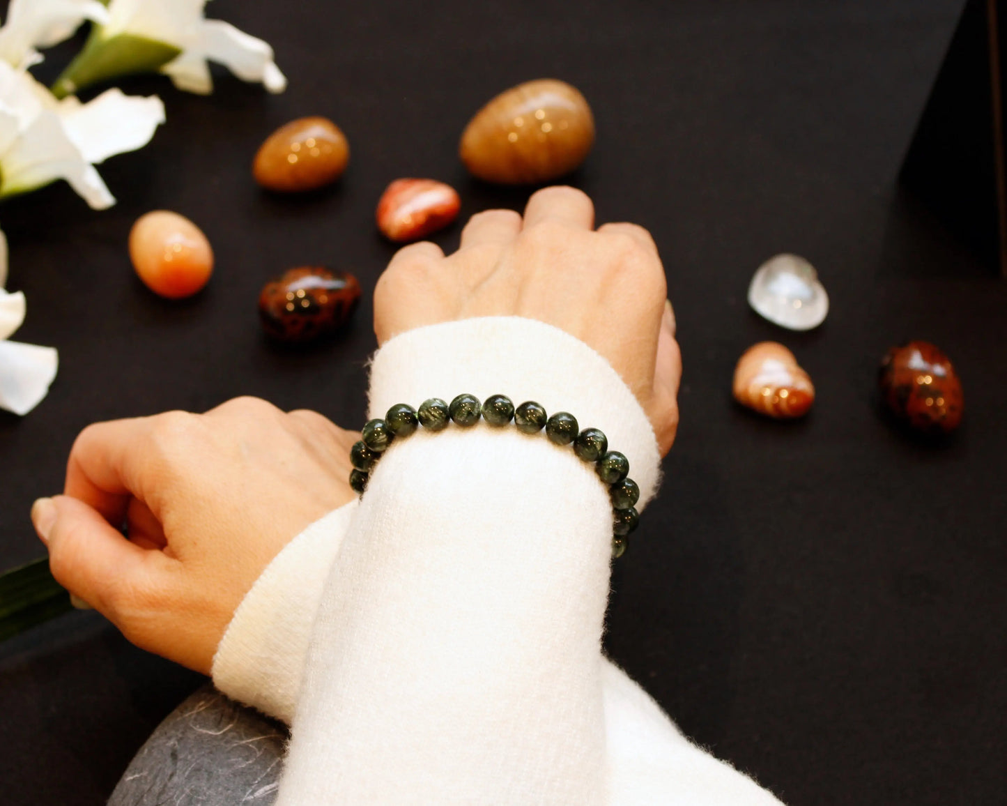 Seraphinit Armband mit Edelsteinen aus Sibirien – gleichlaufend 8 mm, Symbol für Harmonie Tiger Treasure - Qualität, inspiriert seit 1890