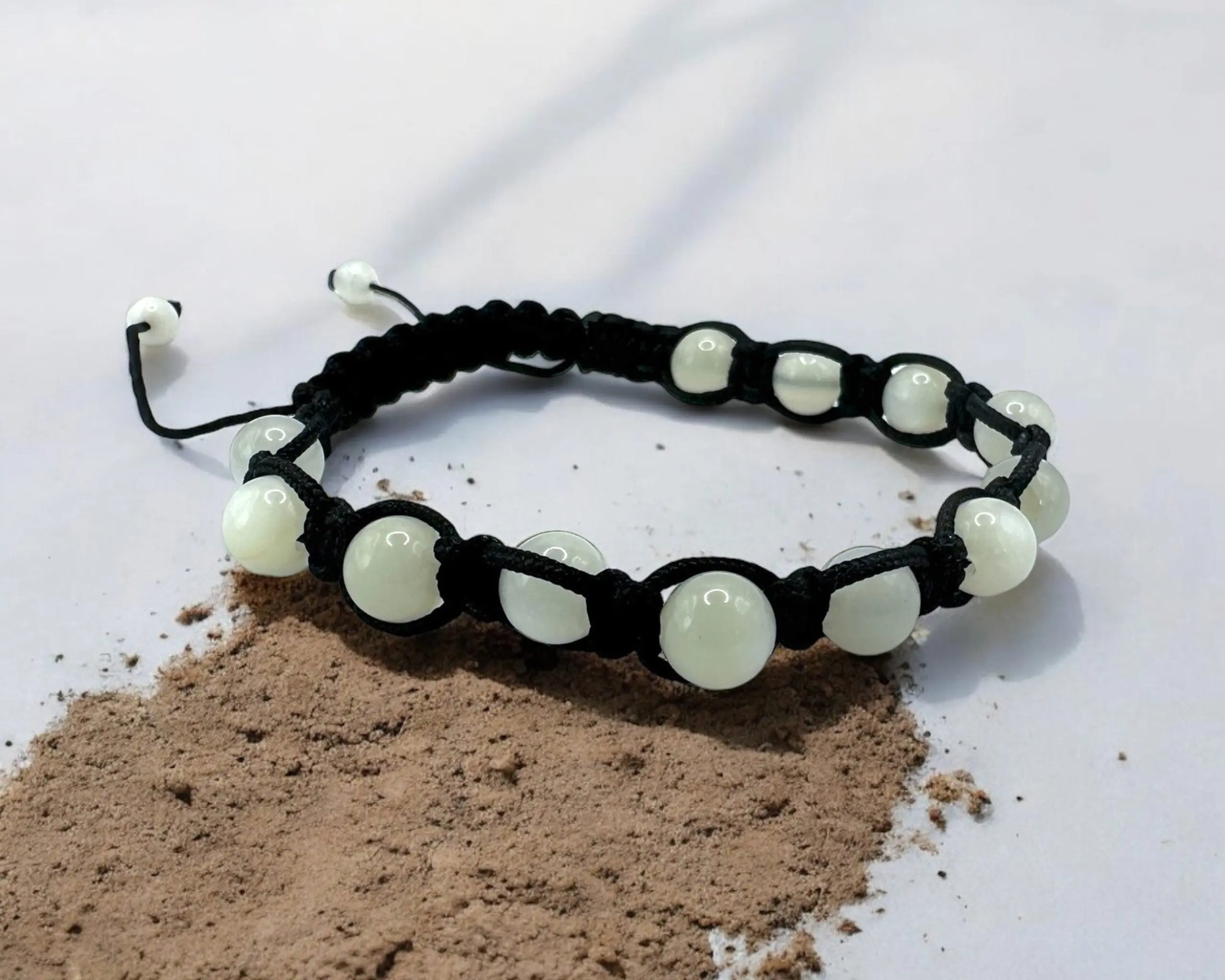 Shamballa Armband mit indischem Mondstein und 8 mm gleichlaufenden Edelsteinen