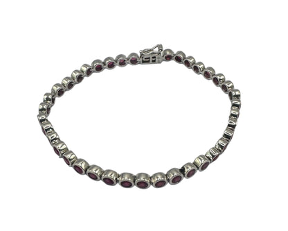 Silber Armband mit facettierten, reinheitsverbesserten Rubinen in Zargenfassung, 18,5 cm lang
