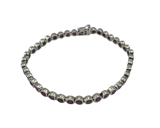 Silber Armband mit facettierten, reinheitsverbesserten Rubinen in Zargenfassung, 18,5 cm lang
