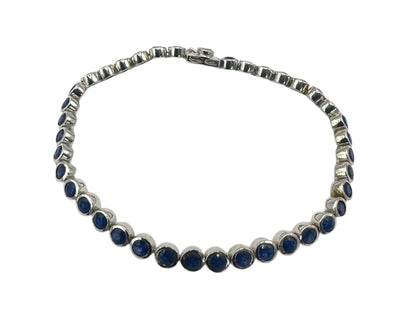 Silber Armband mit facettierten, reinheitsverbesserten Saphiren in Zargenfassung, 18,5 cm lang