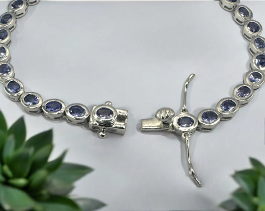 Silber Armband mit oval facettierten Tansanit Edelsteinen in Zargenfassung, 18,5 cm lang