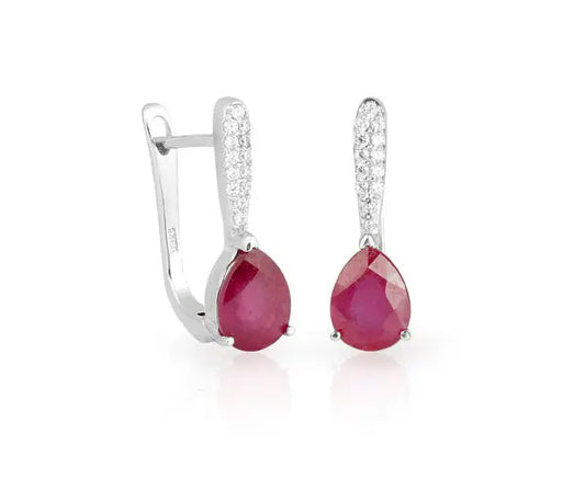 Elegante Silber-Creolen mit facettierten Edelsteinen, darunter behandelte Rubine (9x6 mm Birnkern) und Zirkonia