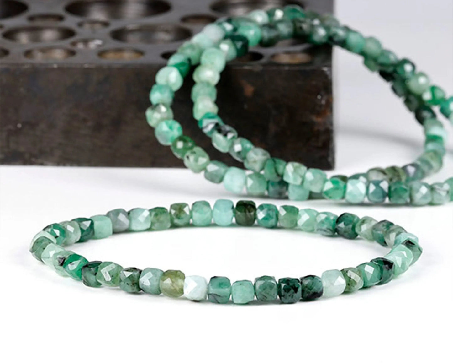 Handgefertigtes Smaragd Armband – 4 mm facettierte Edelstein-Perlen mit Diamond Polish