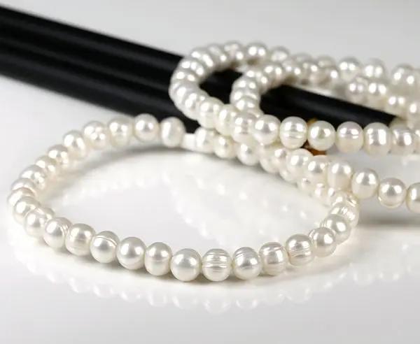 Handgefertigtes Süßwasser-Zuchtperlen-Armband, ovale 5-6 mm Perlen, 19 cm Länge, für zeitlose Eleganz