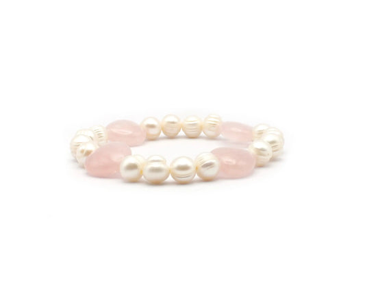 Süßwasser-Zuchtperlen-Armband mit silbernen Ringen und Rosenquarz-Herzen