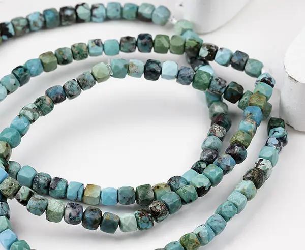 Türkis stab. Armband facettierte Würfel