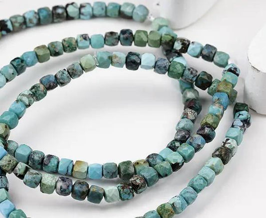 Türkis stab. Armband facettierte Würfel