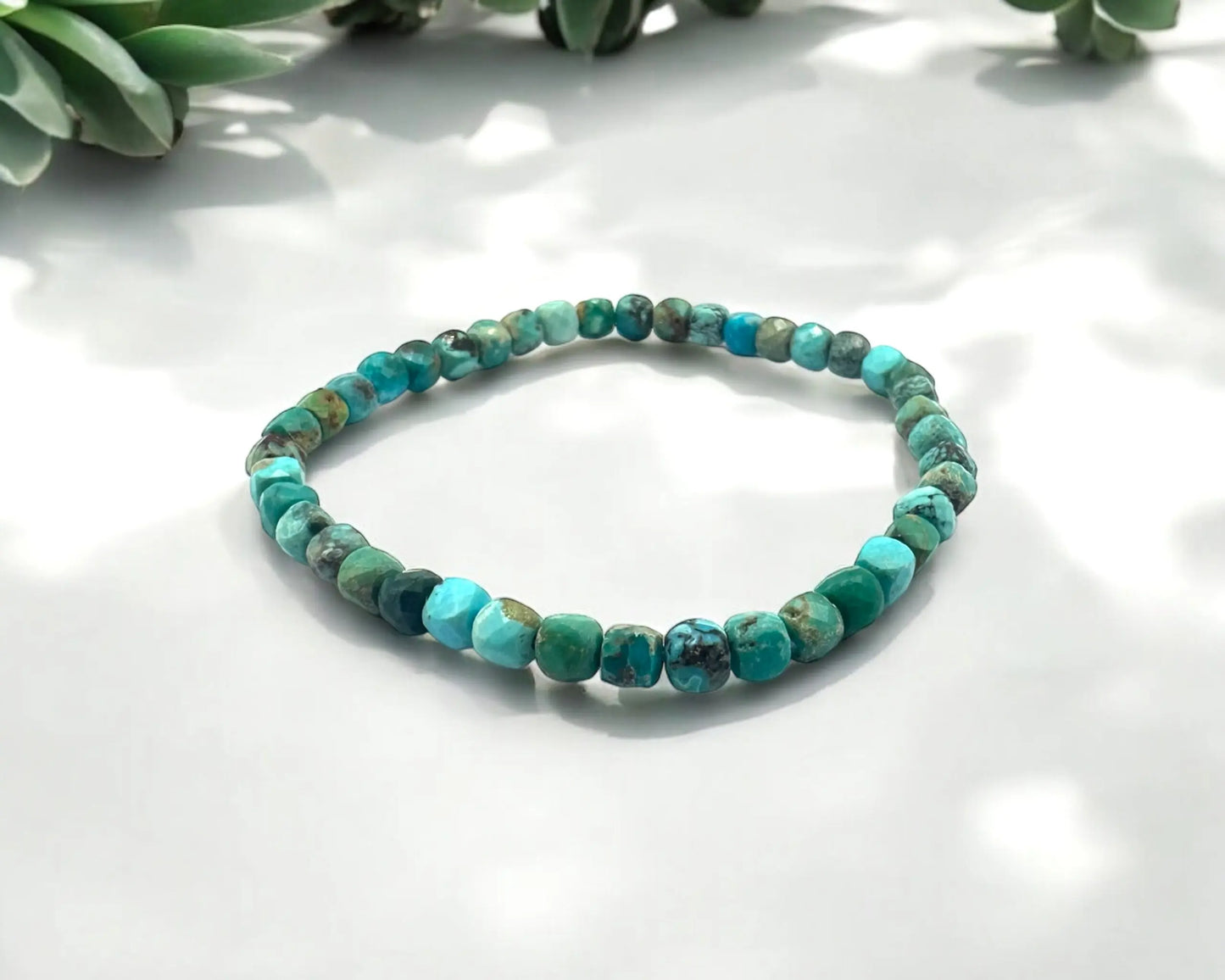 Türkis stab. Armband facettierte Würfel