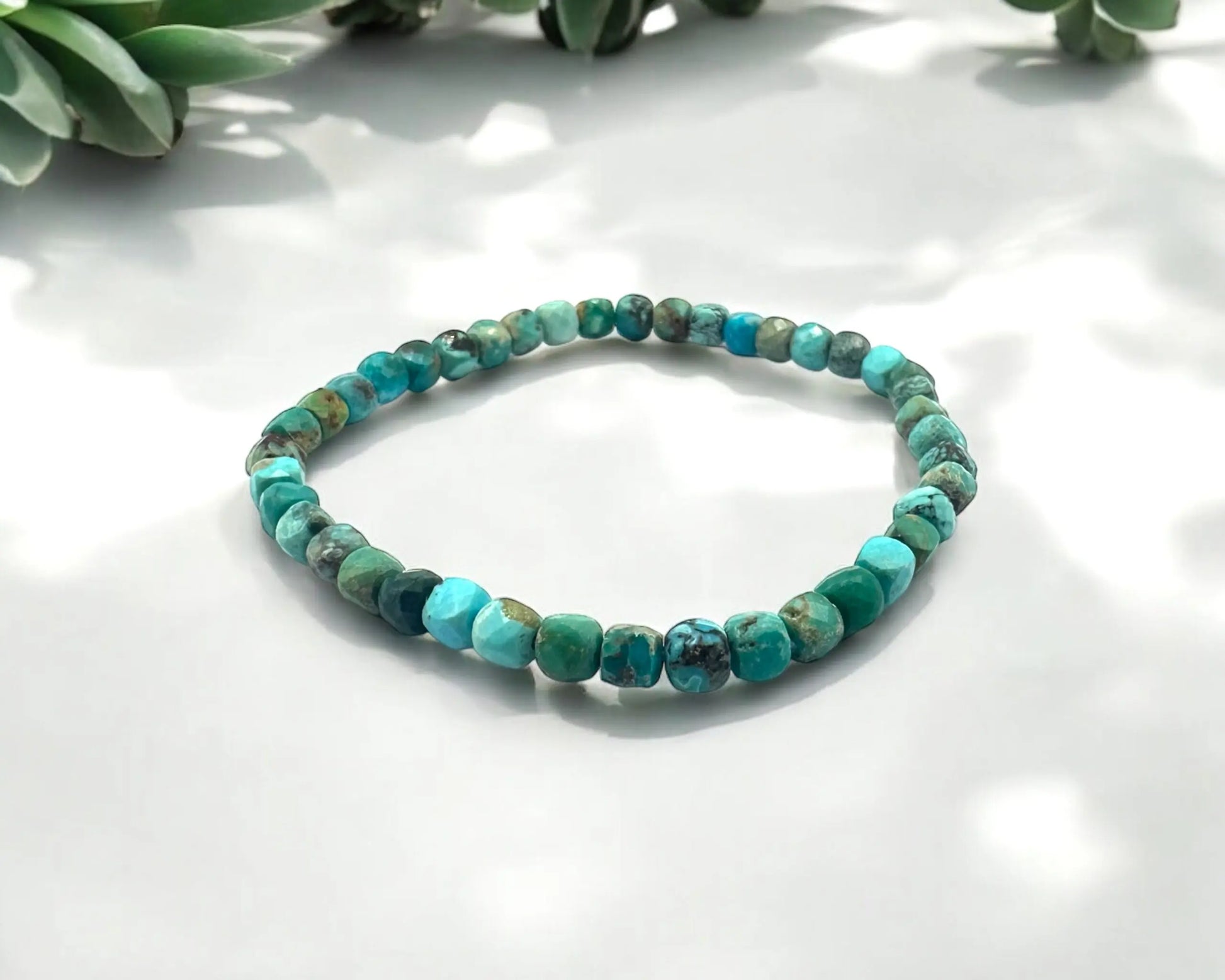 Türkis stab. Armband facettierte Würfel